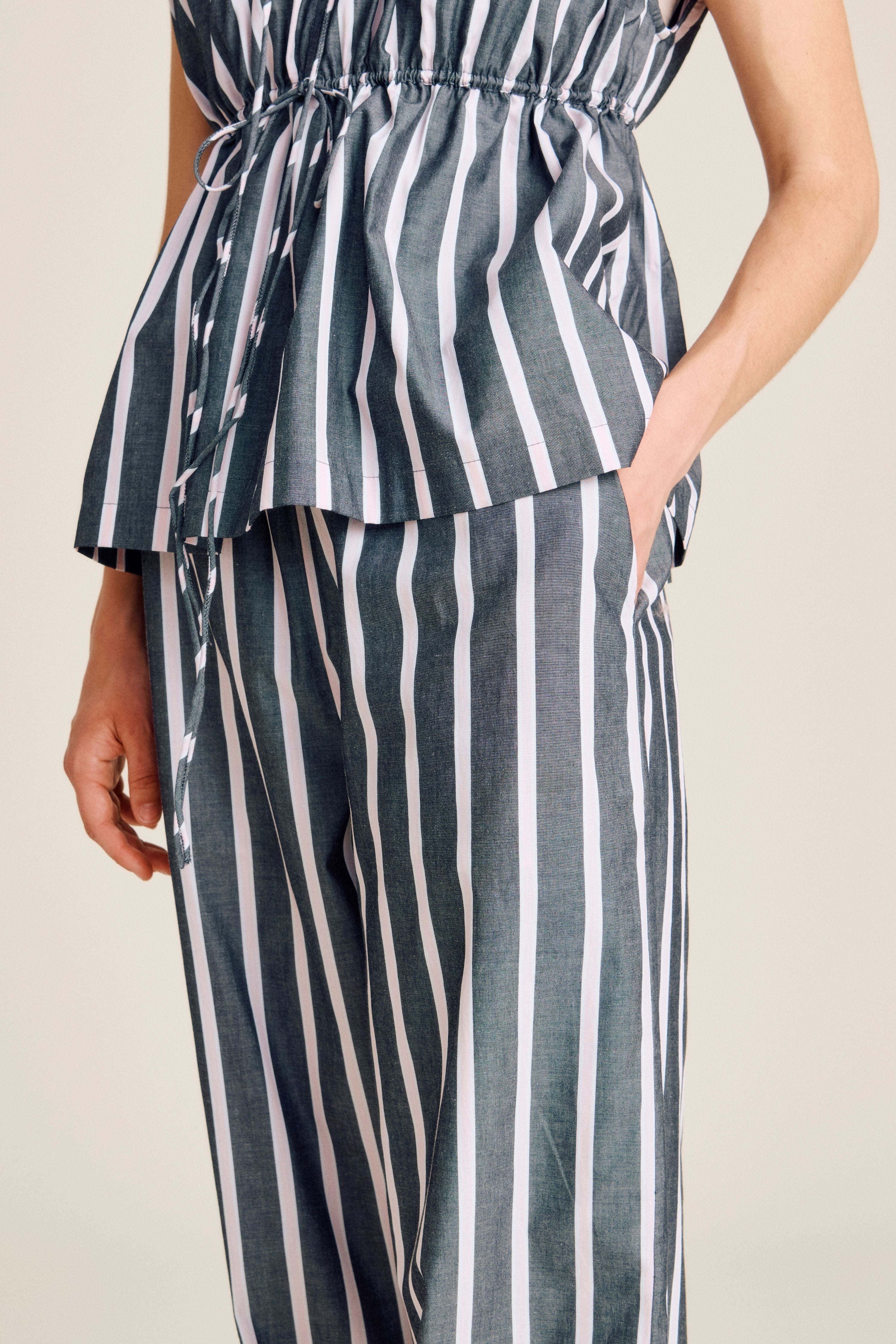 nué notes Cillian Pants Pants 954 Black Pink Stripe