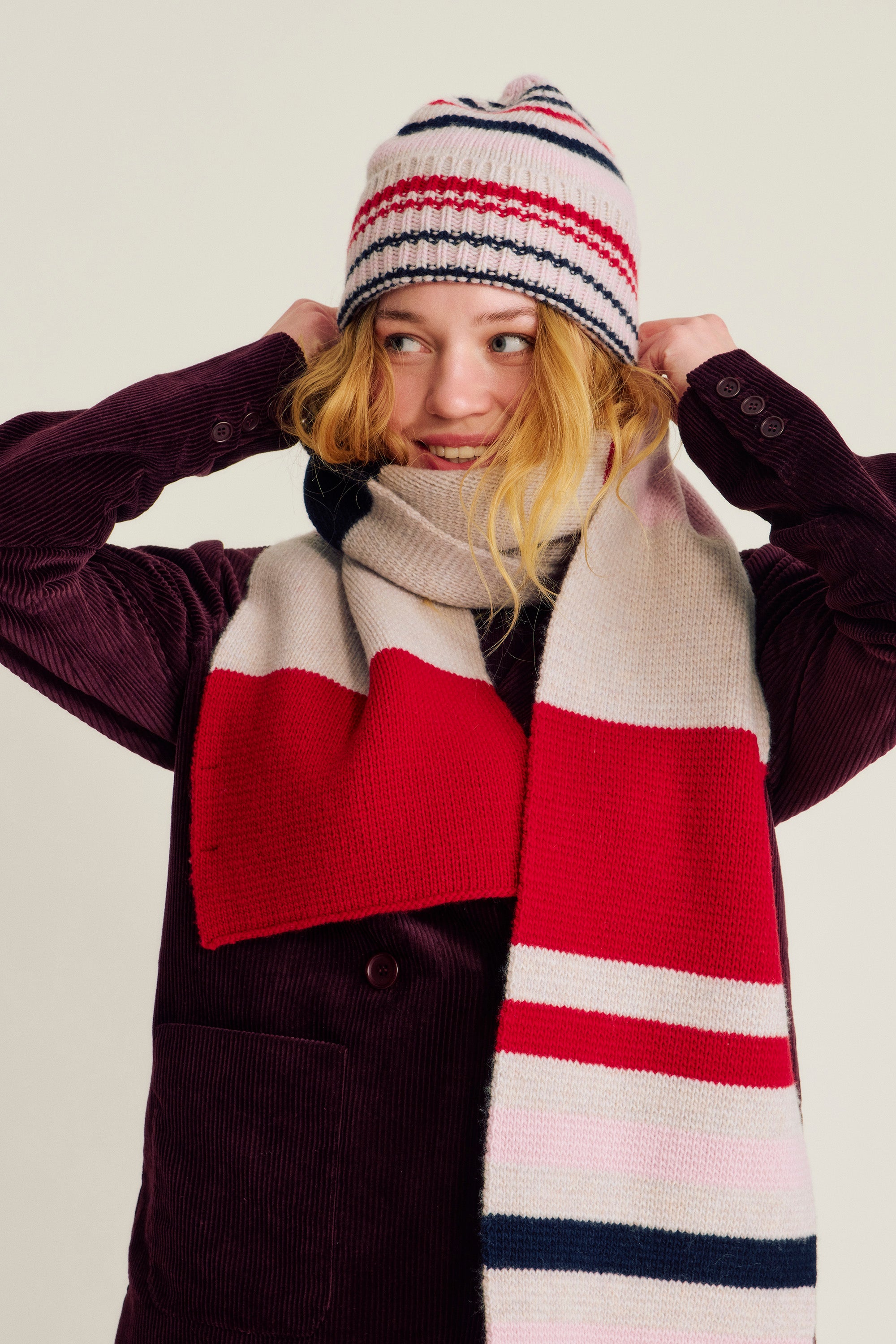 nué notes Luarca Beanie Hat 979 Red Multi Colour