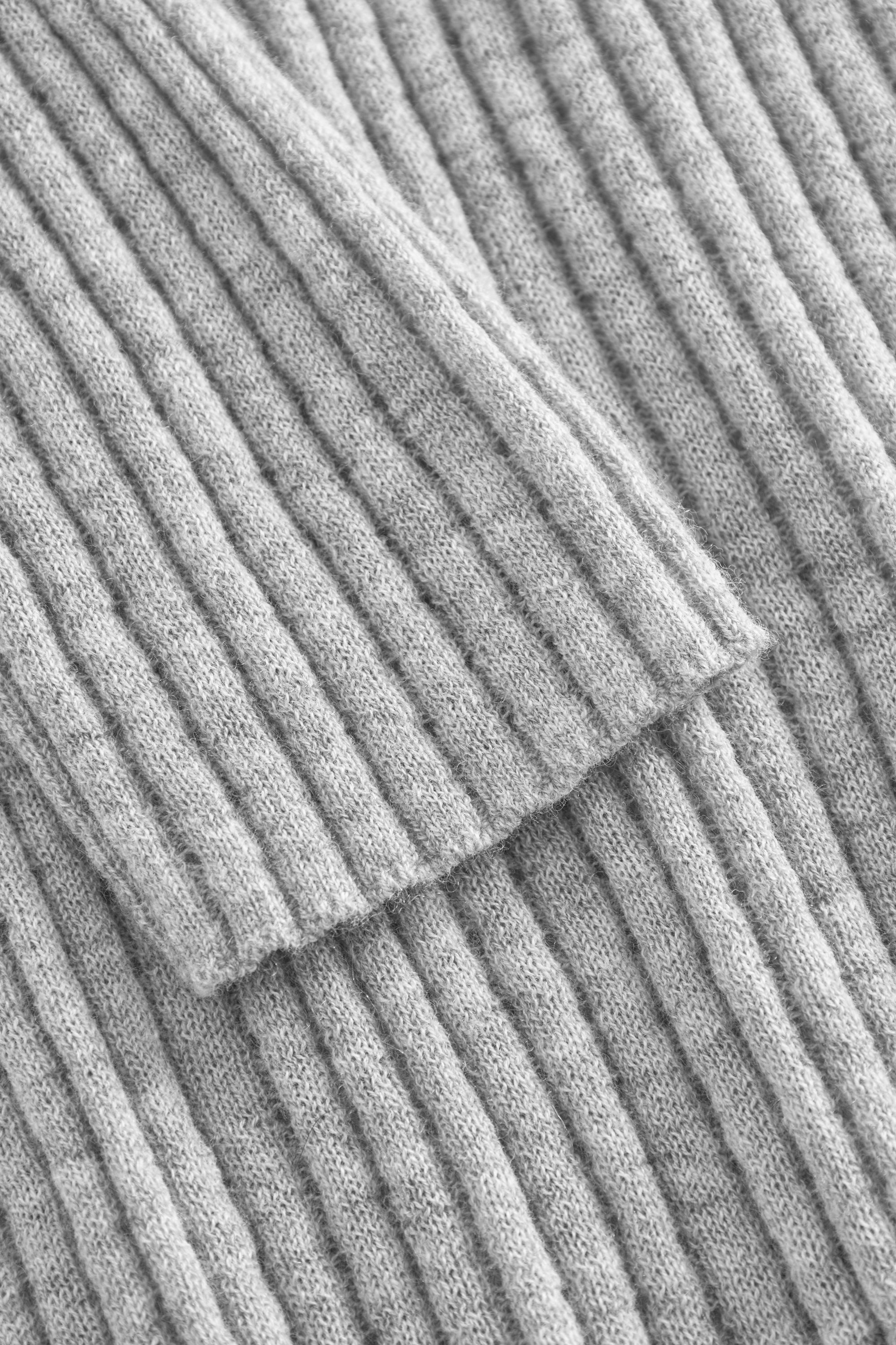 nué notes Magnus Knitwear 056 Light Grey Melange