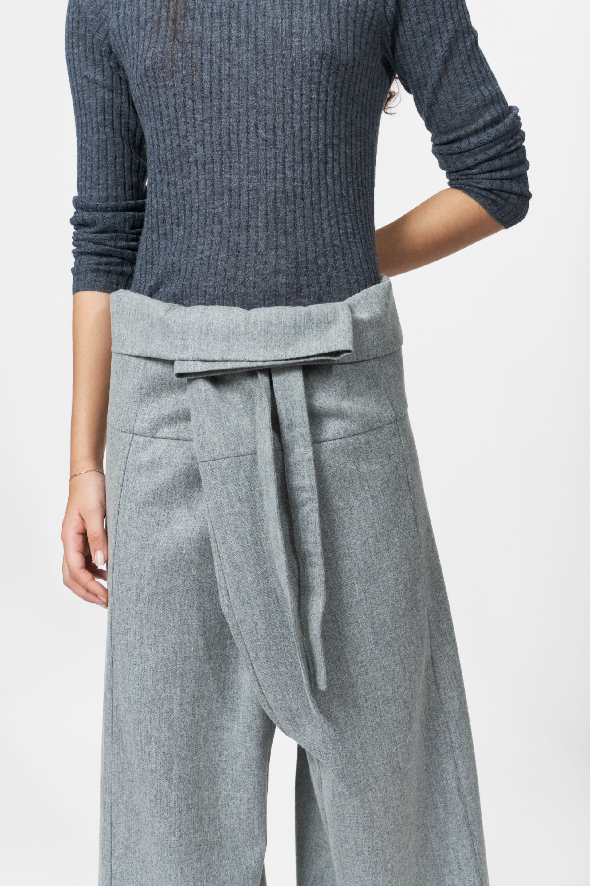 nué notes Magnus Knitwear 930 Dark Grey Melange